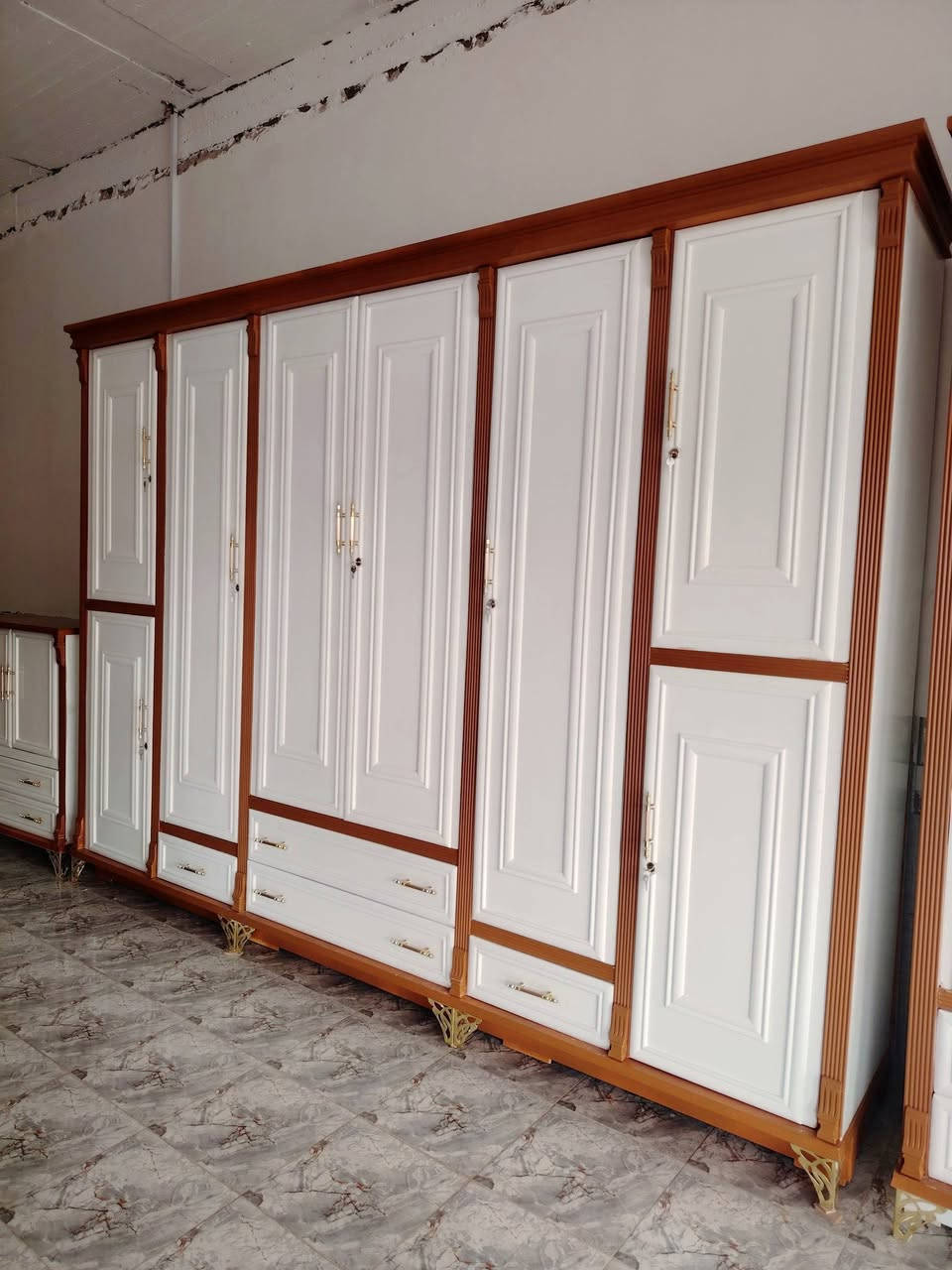 بسم الله.. اللهم صل وسلم على نبينا محمد
             (  معرض الهاشمي للأثاث العراقي)) 
                      #نقد_واقساط
اليوم اكتمل عدنا موديل #الجوهرة
 متكونه من؛
💥كنتور ٦ أبواب طابقين طول الكنتور ٣.٥٠سم
ارتفاع الكنتور ٢.٥٠ سم
💥زاوية بأرتفاع الكنتور
💥ميز مرايه
💥جزامة
💥جربايه مع كومديات عدد ٢
💥الصبغ الأبيض بصاجي حراري من الدرجه الاولى
...
تفاصيل الغرفة.. داخل صاج طبيعي ١٠٠٪
خارج الغرفة ndf من الدرجه الثقيل
ظهر الكنتور شد براغي جرجوبه
....
💥 كل هذا العرض بمليونين و ٧٠٠ الف فقط
........
💫 العنوان
#هيت_مجاور_جامع_الغفور
*********** وات ساب
