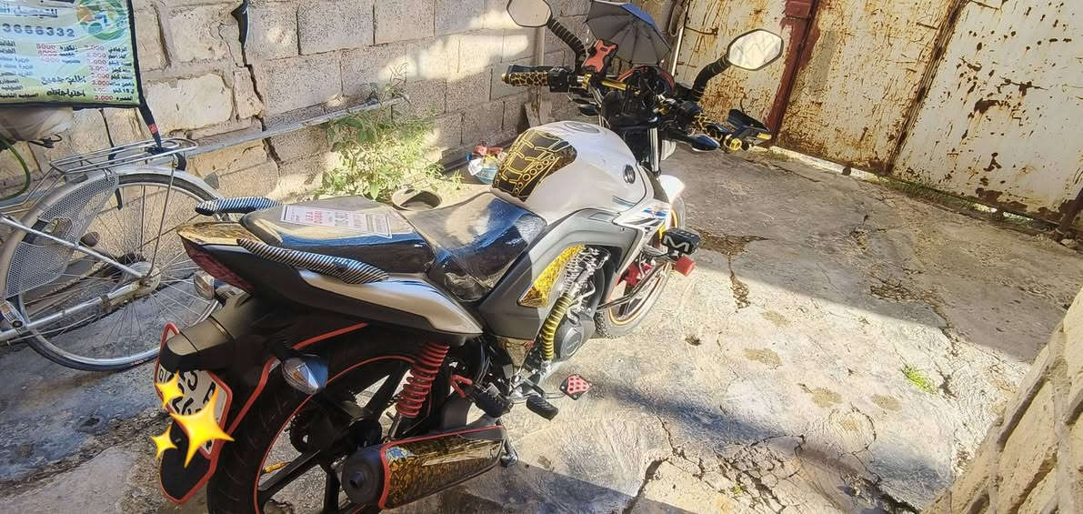 سلام عليكم..
هاوجي.. موديل 23.
مسجل كامل لوحات انكليزي.. 
كفاله عامه... مكان الرمادي الورار.
الاستفسار.. ***********
