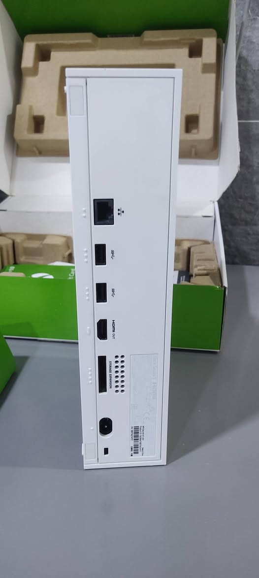 عندي Xbox series s
مستعمل نضيف ما داخل صيانه ولا مفتوح 
كارتونه + يده الاصليه 
نظافة ٩٥ ٪ 
سعره 370 الف
للتفاصيل التواصل خاص او اتصال على الرقم 
***********
