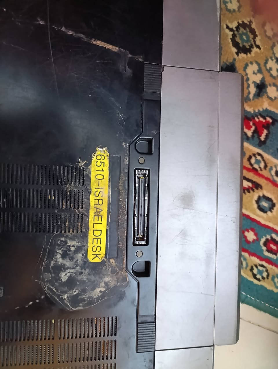 السلام عليكم عندي لابتوب قديم نظام ضارب ماكدرت اشغله ابيع على وضعه 
مواصفاته: Dell Latitude E6510.
المواصفات الأساسية (تقريباً حسب هذا الموديل):
المعالج: Intel Core i5 أو i7 جيل ثالث او ثاني
الرام: من 4GB DDR3
كرت الشاشة: Intel HD أو NVIDIA NVS 3100M
الشاشة: 15.6 بوصة
التخزين: HDD 500
المنافذ: USB، VGA، DisplayPort، LAN

مشتري قبل سنه 120ابيع 90قفل قفل مكاني ناصريه شطره مستعجل جدا جدا على بيع 
اكرر موصفاته طلعته على ذكاء الاصطناعي ماعرفله حولت بلي وتركت چنت اشغل على بوبجي وفورتانيت ومحاكي بلي 2 رقمي***********(توصيل ماعندي لو كدرت ادبرلك
