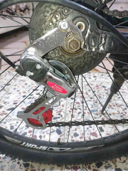 السلام عليكم للبيع نوعية (افا جبلي) اوربي اصلي البايسكل نضيف مابي اي نقص 7سرع خلفي و3امامي شغالات ابركات شغالات السعر١٣٠  وبي مجال الاستفسار علئ هذا الرقم (***********)
