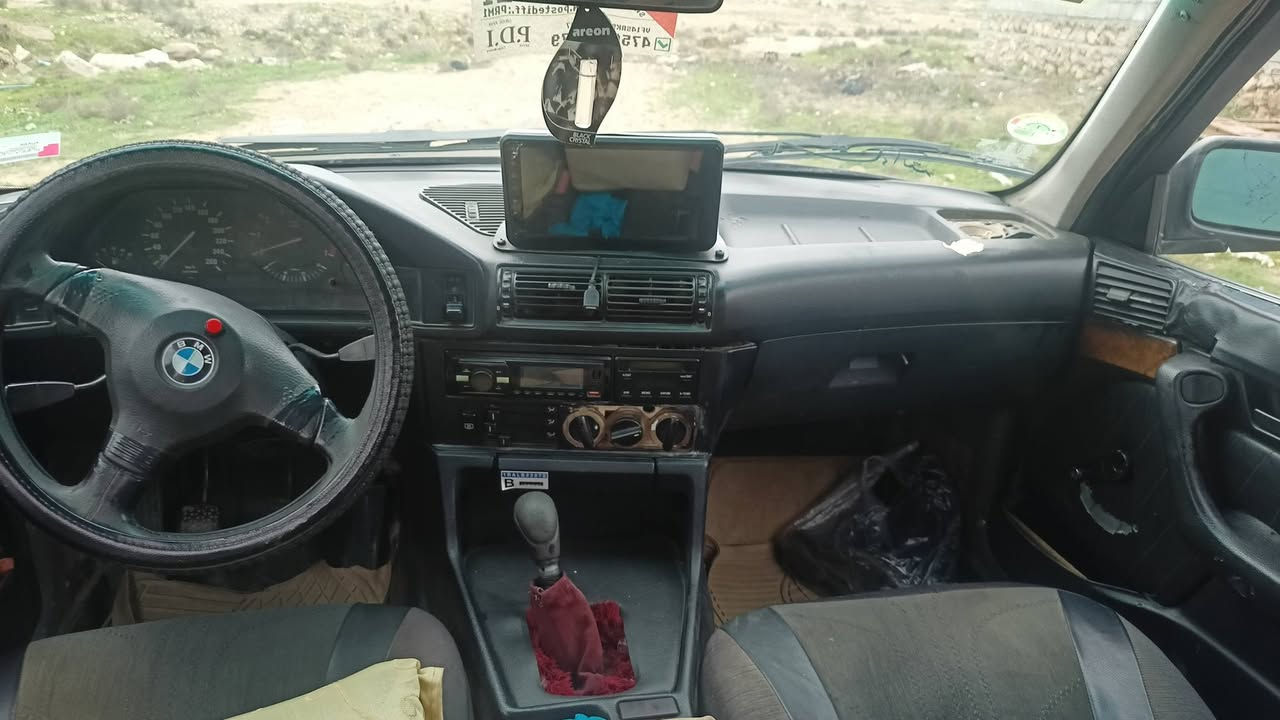 بي ام 525 موديل 91 محرك 20 كبس
كير عادي السعر 35 ترهم مراوس ***********6
