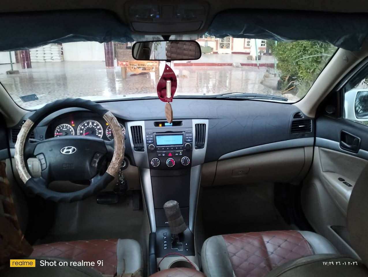 سوناتا 2009 وارد امريكي رقم ديالى باسمي سنوية لل 2027 محرك 2400ضررها باب واحد مرشوش بدون معجون بيها بارد بسيط السيارة جاهزة من گشر و محرك وكهربائيات ما بيها اي عيب والحمد لله على يدي  سعرها 130 بيها مجال للطيبين مكاني ديالى الخالص التحويلة للاستفسار *********** او ***********
