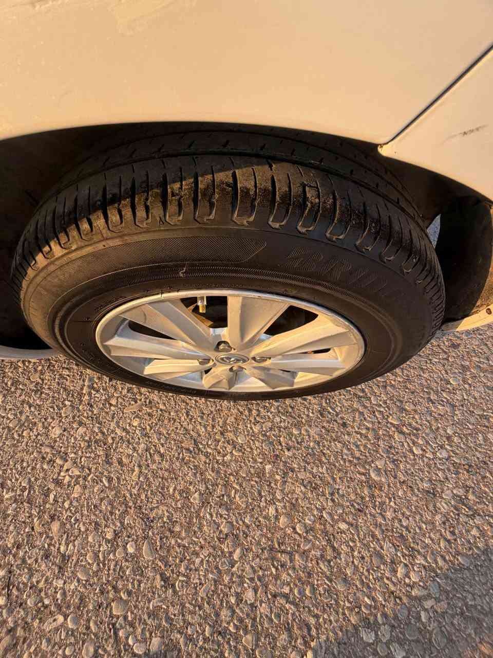 يارس موديل ٢٠١١بؤفروشتن  سه ياره كي زور جوان و بي مه سروفه  سه ياره كه بي سبوخه كيرو مه كينه به شه رته بيش و پشتي كه بسه ٤جام كاره بايه ته قه و ره قي به شه رته ...شوين هه ولير *********** أربيل, العراق
