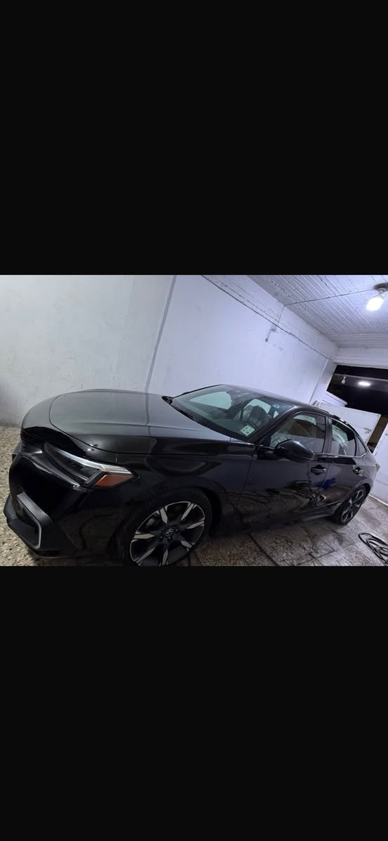 سلام وعليكم سيارة  هوندا سفك موديل ٢٠٢٥  ماشيه 12 الف وارد امريكي  سياره فتحه بصمه تحكم كشن رادار ***********
