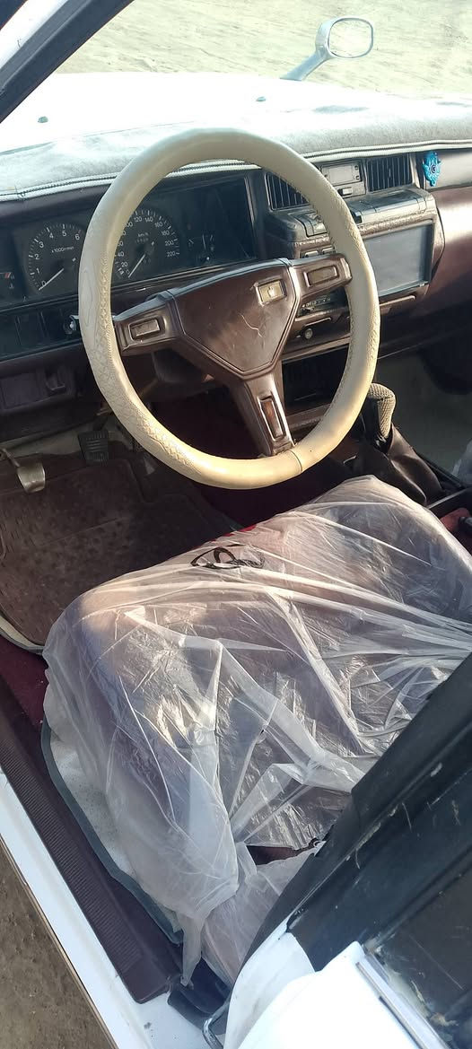 السلام عليكم
سوبر كراون موديل 1991 
#يسرا بلادي مكينه بلادي گير عادي 
ملاحظه مصبوغة عام للجماليه فقط 
رقم انبار الجديد الدولي ب اسمي 
مكاني واسط قضاء الصويره 
السعر60 ورقه بيهه مجال حگ الجيه
***********
