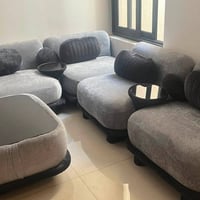 ٦ مقاعد • رصاصي • ٤ قنفات