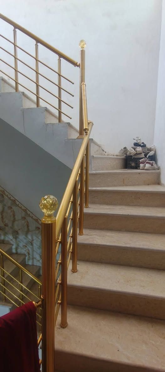 بيت للبيع طابو صرف ١٢٥ م نزال ٢٠ مواجهة ٦م وربع المنطقة كاملة الخدمات حي الرئاسة شارع ٢٠ قرب اسواق الزيتون   سعرة قفل ١٧٥    ***********
