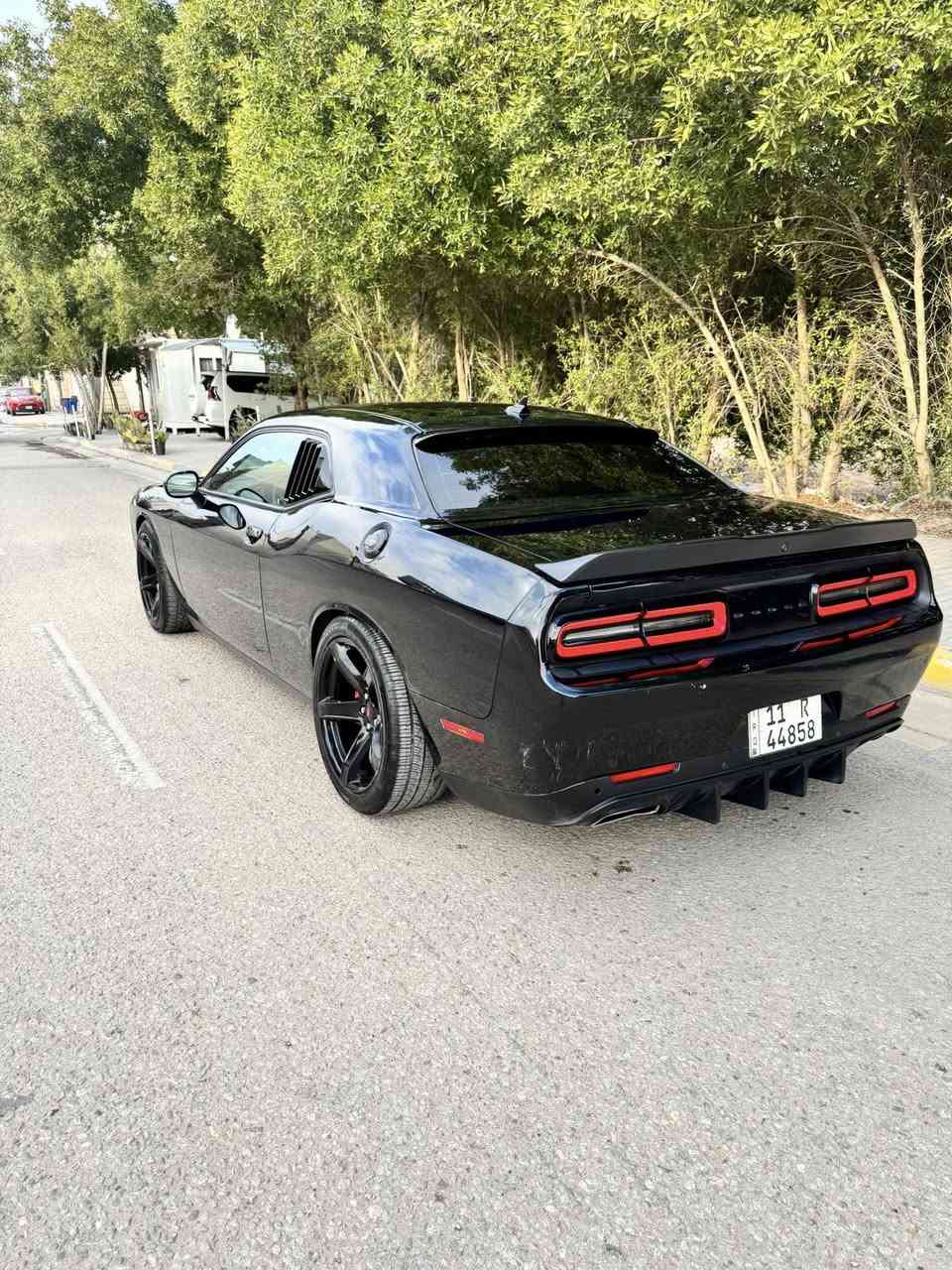 السلام عليكم 
جالنجر 2023 اخر اصدار 
مراوس ب 8 سلندر جارجر موستنك Gt
السياره فول ماعدى السلايد 
مواصفاته معروفه 
كشنات جلد 
تدفئه وتبريد بل مقاعد 
خزن ميموري 
رادر جانبي وخلفي 
المري نزول ذاتي 
تدفئه مقود 
ستيرن كهرباء 
شاشه جبيره 
بعد بيه هواي مواصفات
اضافات 
ويل نجمه خسفه قويه 
كفر فجوج 
شفقه 
سكوبات
دفيوزر خلفي 
زراعه لدات متغير بل جهاز 
دركه srt

مكينه 3600
كير مكينه حداديه تبريد كفاله 
السياره احلى من الصور 
مكان السياره كربلاء 
***********
