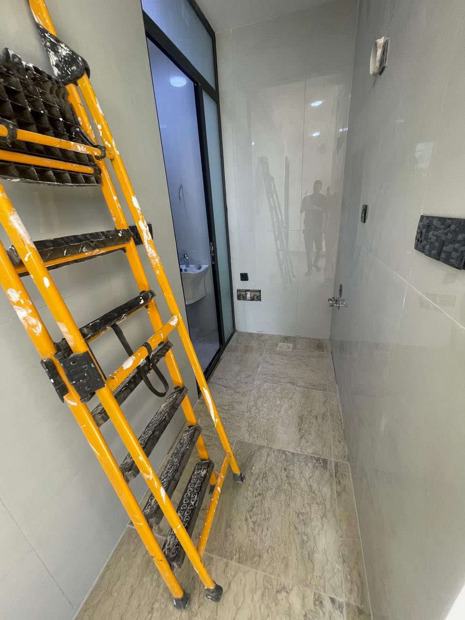 💎 للإيجار في السيدية 💎
📢 منشور رقم: ((557))
للإيجار في السيدية
شقة مساحة 55 متر زيرو مودرن
📍 طابق أول وطابق ثاني
تتكون من:
• غرفة نوم
• صالة
• مطبخ
• خدمات
✨ الشقة مجهزة بـ:
✔️ كاونتر
✔️ طباخ
✔️ غسالة
💰 بدل الإيجار: 600 ألف 

وطابق ثاني 500 الف

📞 للاستفسار أكثر لاتصال عبر

 الرقم التالي ***********
***********
