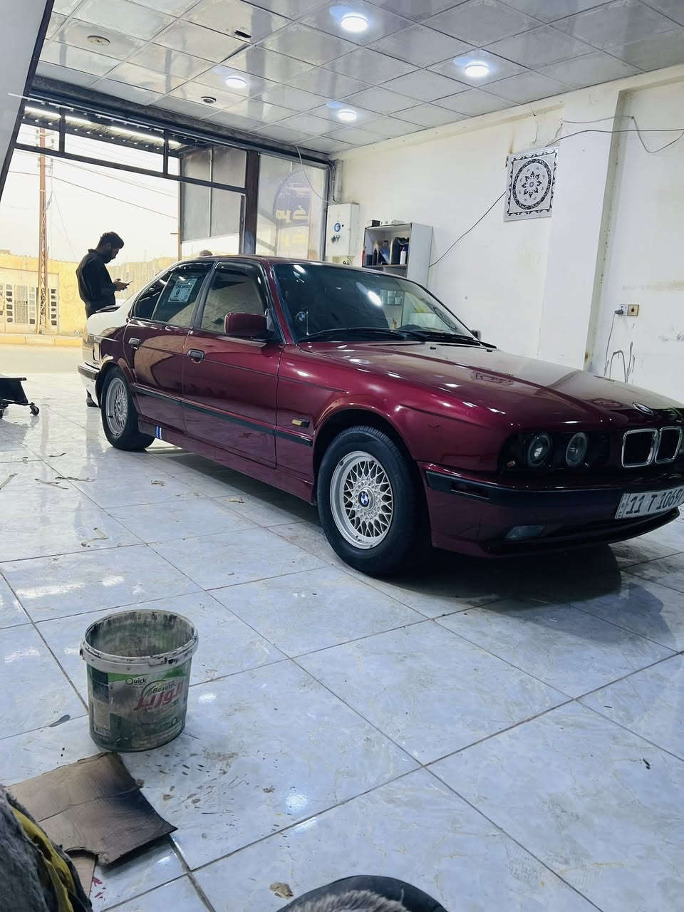 سلام عليكم بي ام البيع موديل ٩١حجم ٥٢٥اصل بليته وسنويه رقم بغداد بسمي سياره خير من الله بيها رجفه قليله تخم تاير ويل جديد خليه الصلي داخل حلوو جلد اسود مكاني الطيفيه سعر ٧٧بيها مجال بصيط ‭٠٧٥١ ٩٤٦ ٩٢٧١‬ 
*********** بيهن واتساب ثنينهن
