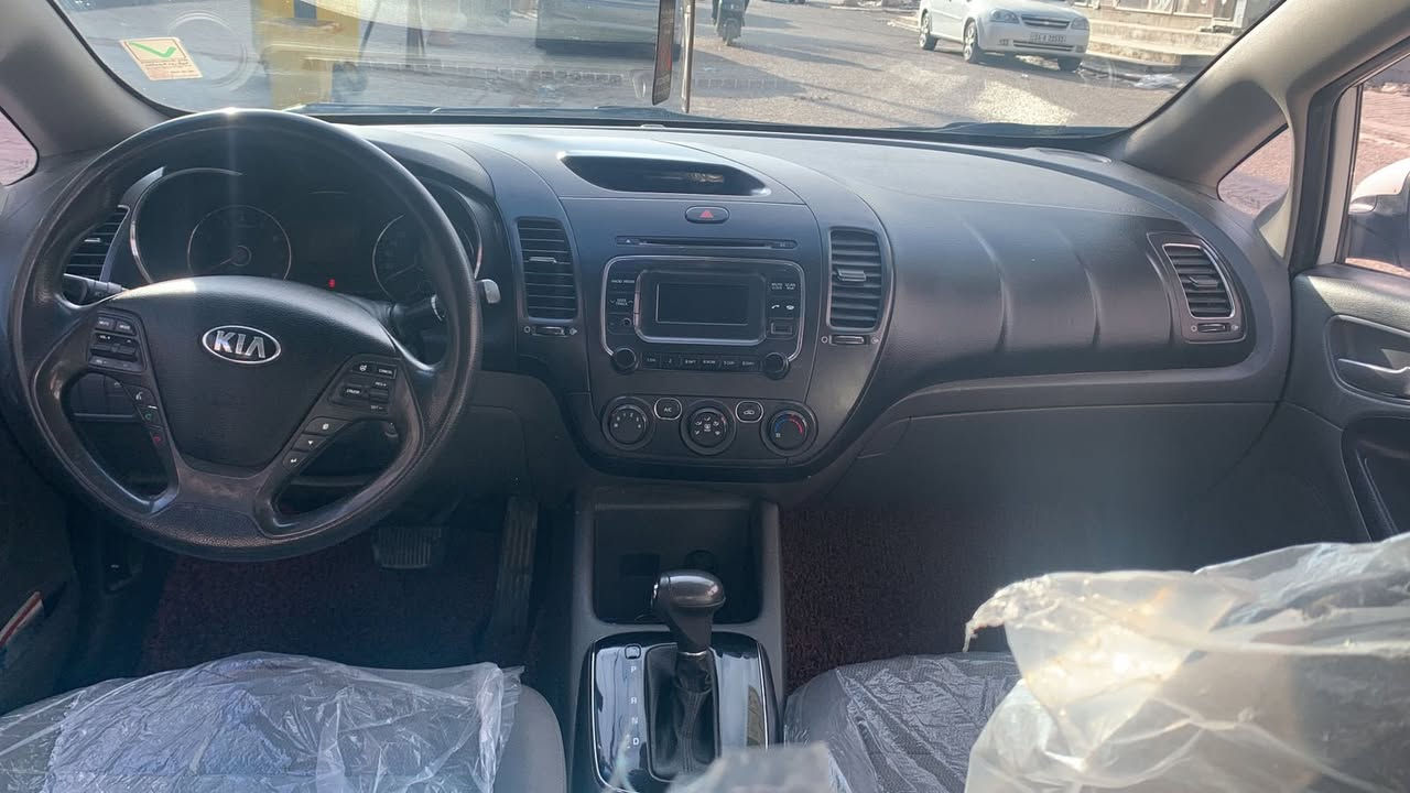 السلام عليكم سيارة للبيع سيراتو موديل ٢٠١٧ خليجي اشاير بالمري حساسات تحكم ستيرن رقم دولي أربيل سنوية لل٢٧ بيها قطعتين وباردات قليلة المبلغ ١١٨ بيها مجال قليل للاستفسار *********** المكان النجف الأشرف غير متواجد على الفيس
