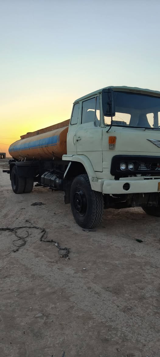 هينو 82 محرك نيسان الا صرف الا بخار رقم واسط بسمي سنويه 27 مكفول كفاله دوشمه جديده تانكي 10الف  المكان واسط الحفريه السعر 12مليون للستفسار ***********
