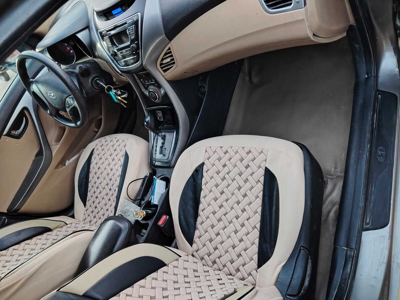 سلام عليكم
النترا 2013 وارد امريكي
محرك 1800
رقم بغداد
كفاله كير ومحرك 
حادث امريكي باب السايق  وجاملغ اريباك ستيرن فقط
وبالعراق ضربه بالجاملغ الايسر 
صدر جديد سلف جديد منضومة زنون كاعيه جلد دوشمه جديده فلنجات جديده بلكات ونوزلات جديده
مكاني بغداد الكاظميه 
السعر 100 وبي مجال للشراي
تواصل واتساب  ***********
