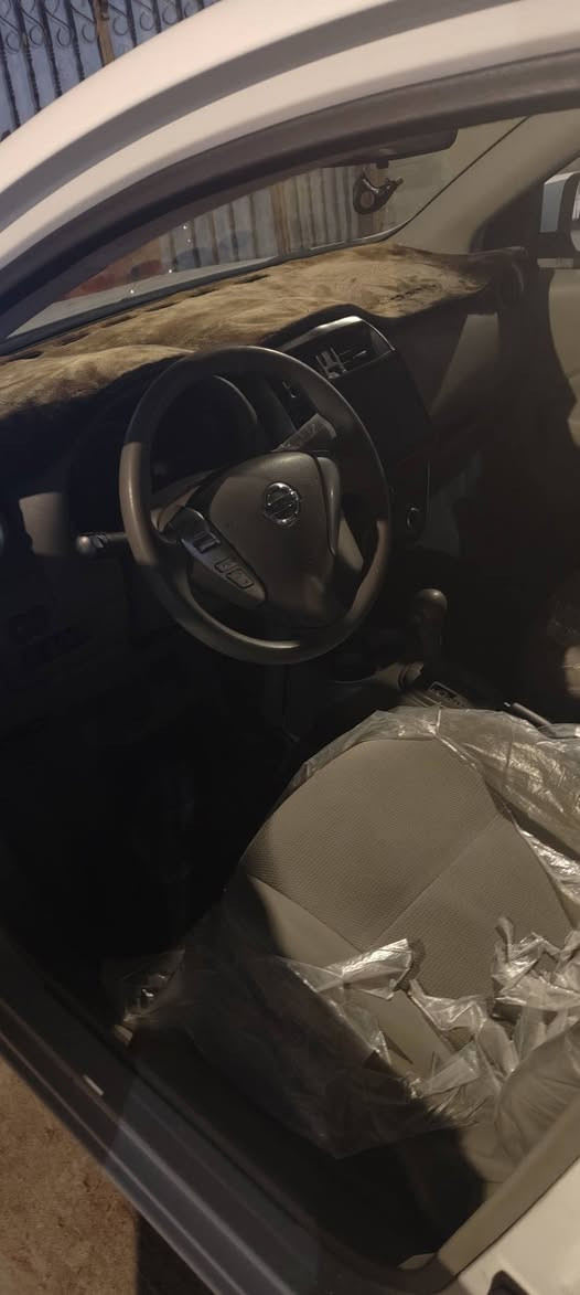 سلام عليكم نيسان صني هندي مديل 2022 سيارة رقم اربيل نگليزي بأسم شركه سيارة ماشيه 49الف حداديه فول باتري جديد تايرات جدد سياره ضربتهه فقط طخه بالجمال وبيه شخط بالباب الخلفي ناعم السيارة جديده ما متعوبه السعر 125 وبيه مجال للطيبين مكان السيارة البصرة رقم الهاتف ***********
