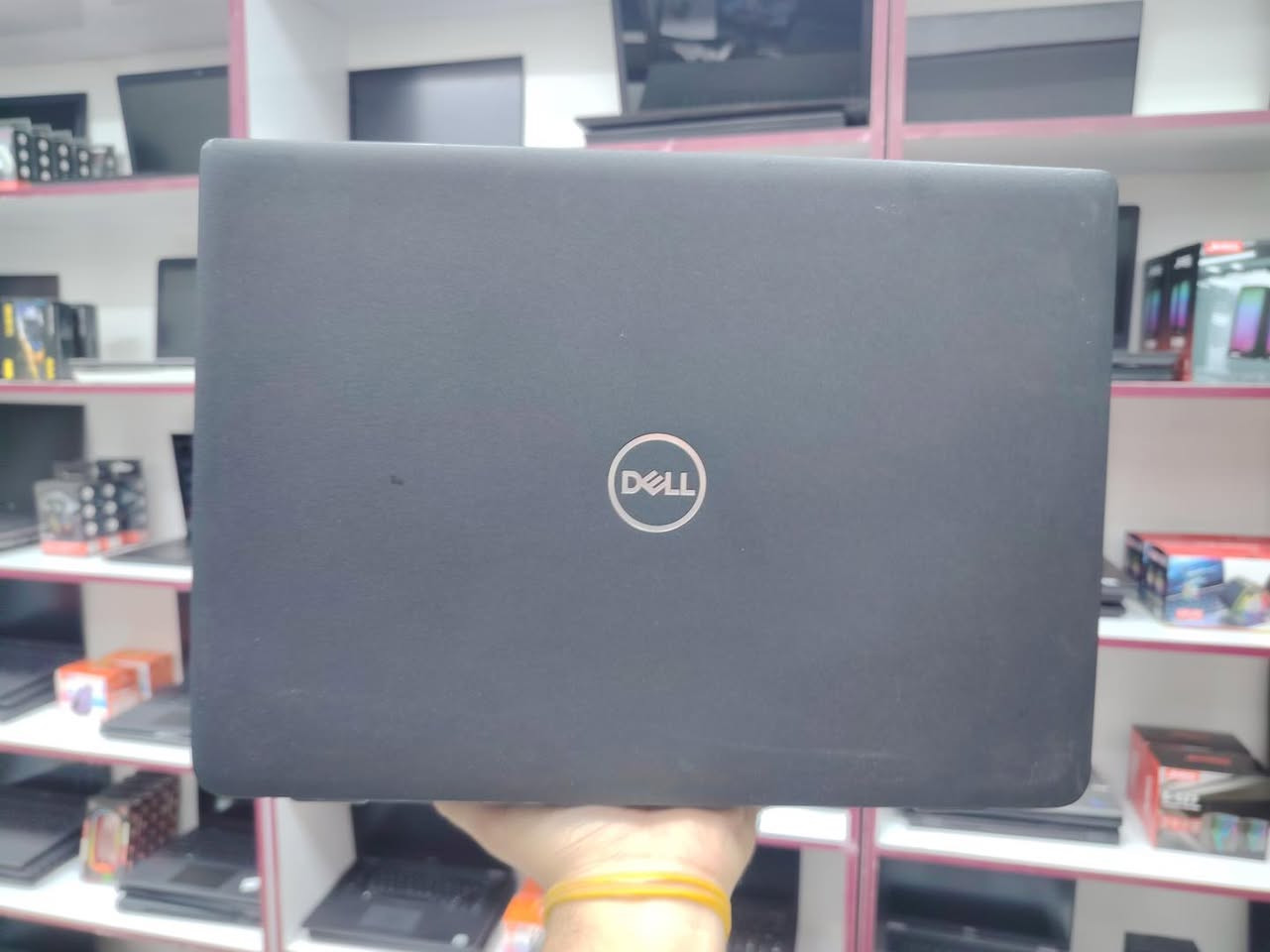 🚨 مستحيل تلكه هيچ مواصفات بهذا السعر! 🔥

💻 Dell Latitude 3420
✅ Intel Core i5 الجيل 11
✅ RAM 16GB DDR4
✅ SSD 256GB NVMe
✅ شاشة 14” FHD
✅ Intel Iris Xe Graphics (حتى 8GB Shared)

💰 السعر: 300,000 دينار فقط!

✨ ليش تختار Laptopia؟
✔️ فحص كامل للجهاز قبل البيع
✔️ ضمان استبدال لمدة شهر مع وصل رسمي
✔️ أجهزة نظيفة جدًا
✔️ شاحن أصلي + حقيبة + ماوس + ماوس باد
✔️ تهيئة مجانية وتنصيب Windows 10 أو 11 مفعل حسب الطلب
✔️ نرسل صور الجهاز الفعلي قبل الشحن
✔️ البطارية تدوم من ساعة إلى 4 ساعات حسب استخدام وحالة الجهاز

📍 العنوان: بغداد - الأمين الثانية - شارع سكينة ورقية
📞 للطلب والاستفسار:

*********** واتساب

📩 راسلنا الآن، ونساعدك تختار أفضل لابتوب يناسب احتياجك وميزانيتك قبل نفاد الكمية.

