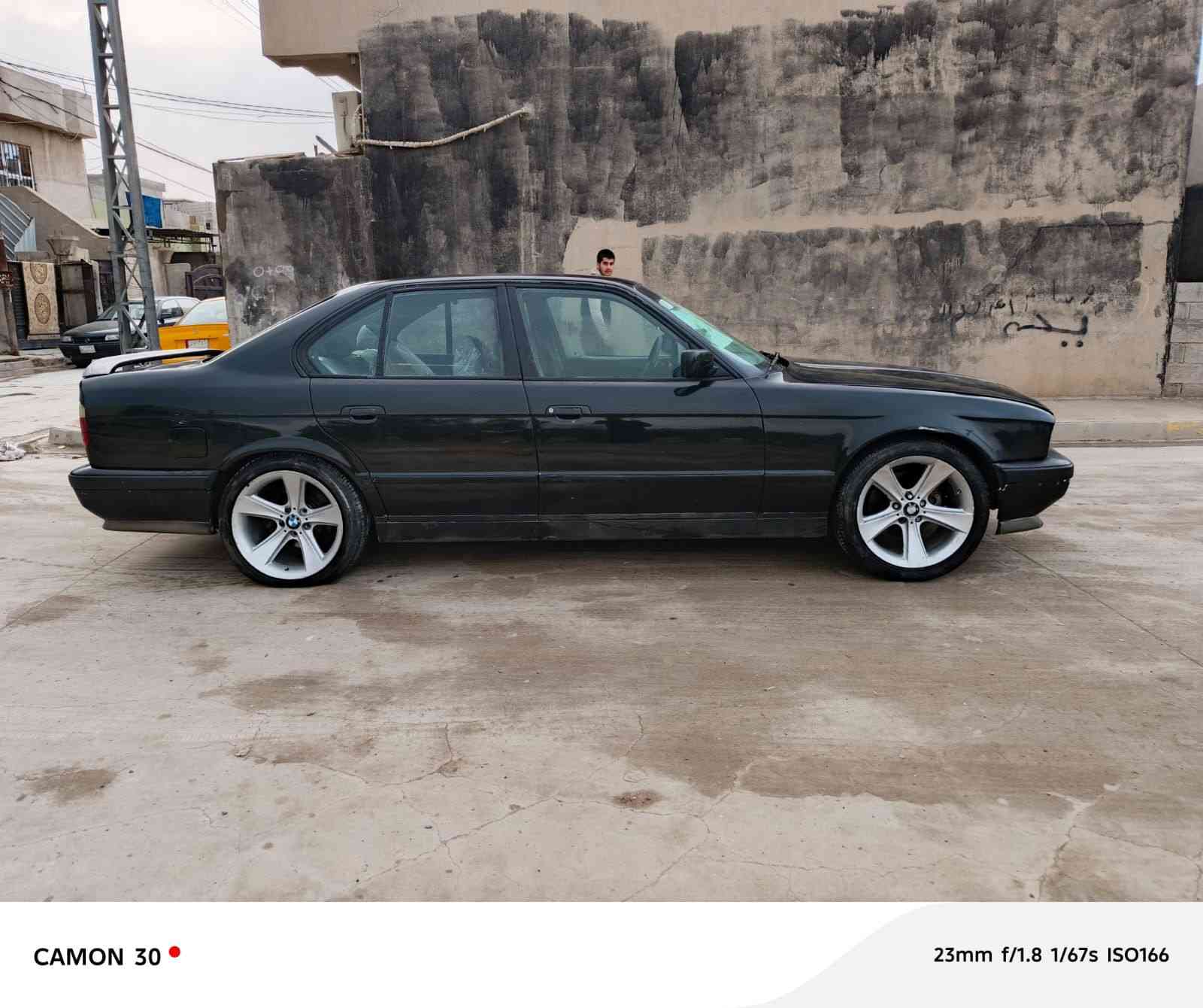 السلام عليكم بي ام 520 رقم كركوك الماني سنويه كارتوني شرط الوكاله والتحويل محرك صدر وتايرات كله بشرط سياره جاهزه ما بيها نقص للبيع او المراوسه حسب القناعه
السعر 33 وبيها مجال بسيط للشراي 
العنوان كركوك
 رقم الهاتف***********
