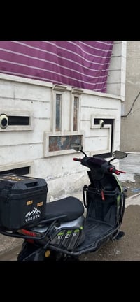 دراجه شحن للبيع 5بطاريه سرعته 90 دراجه استعمال قليل وياه خوذه هديه 650...