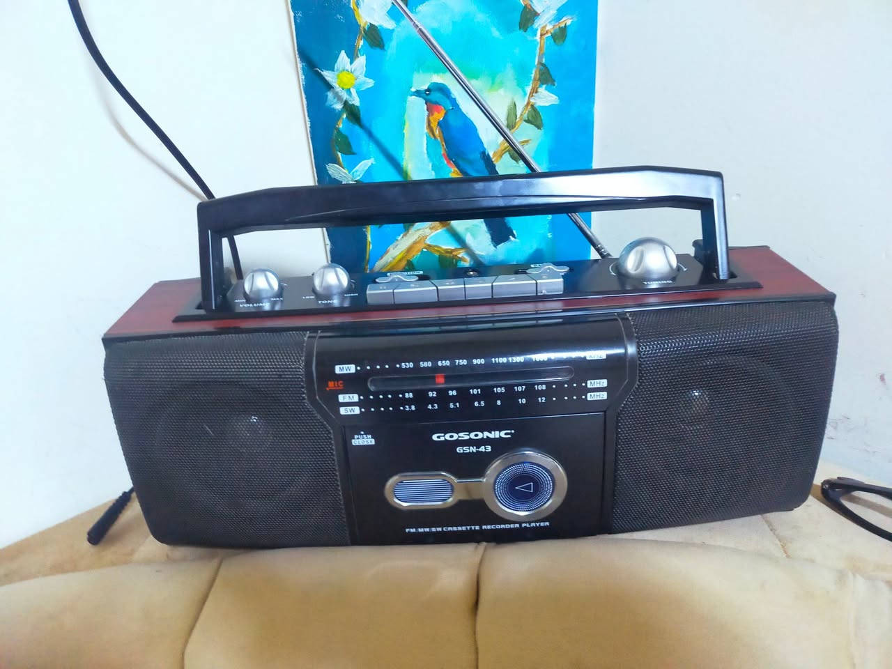 راديو مسجل شغال اطار خشب صاج جميل جهاز نظيف سعره 30 الف ..يوجد توصيل


**إذا كنت صاحب هذا الإعلان وتريد حذفه لأي سبب، رجاءا أرسل رسالة إلى الدعم الفني**
