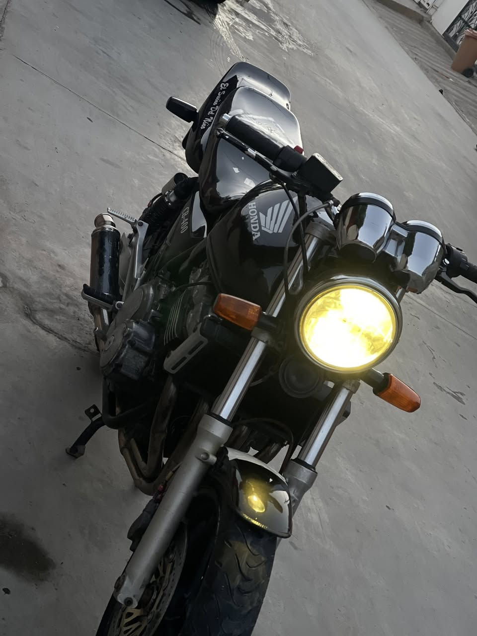 بطح للبيع cb400شرط مكينه مامفتوح كير ابه شرط كهربيات كله شغال موديل ٩٦مكان كركوك خابر تدلل***********
