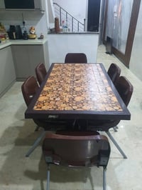 ميز • ست كراسي بلاستك • أرجل حديد