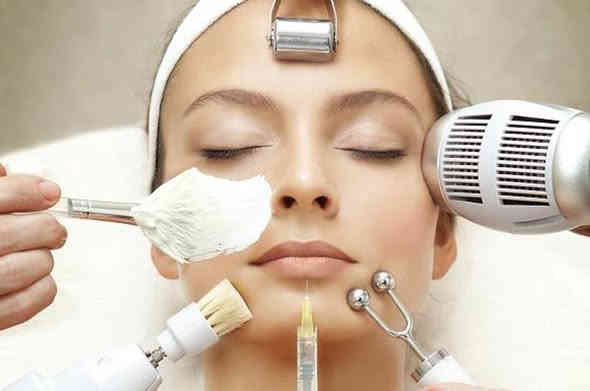 [ تتواجد يوم الثلاثاء مساءاً فقط ]

🍀الدكتورة أمنة السماك 🍀

اختصاصية دكتوراه(طب الاسرة)
أمراض الجلدية والتناسلية والتجميل غير الجراحي والعناية بالبشرة 
✅جلسات
-فيلر ملئ وتحديد الشفاه💋
-فيلر الخطوط الضاحكة😃
-فيلر تحديد الذقن😎
-فلير الوجنات☺️
-التصبغات لنضارة البشرة.
-شد البشرة.
-ازالة الهالات السوداء.
-تذويب دهون الذقن.
-بوتوكس تجاعيد الجبين.
-بوتوكس التعرق.
-بوتوكس الابتسامة اللثوية.
-التقشير الكيميائي (للتصبغات/حب الشباب/التجاعيد الخفيفة)

🕑أوقات الدوام يوم الثلاثاء من كل أسبوع 

⬅️العنوان القيارة -شارع الاطباء/ مجمع الليث الطبي التخصصي.
📞للحجز ***********
@إشارة
