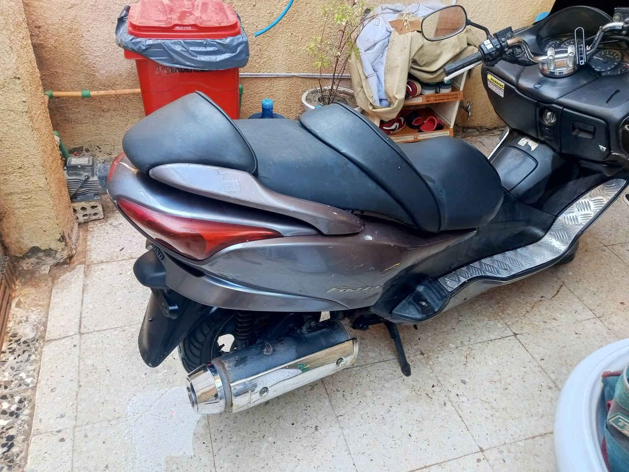 ‏أللهم صلي على محمد وآل محمد اخوتي الطيبين
‏ال MF 08 الون سلفري  كرستال 7كير 4 تحويلات نضافه كفرات 90 بالميه محرك بالباكيت دراجه نضيفه بمعنه الكلمه 
‏بل باكيت شرط كفاله عامه تراي رمبه أوراق كامله
‏ومكان بغداد الشعب الاستفسار عله الرقم *********** واتس اب موجود السعر 900 وبيه مجال حك الجيه
