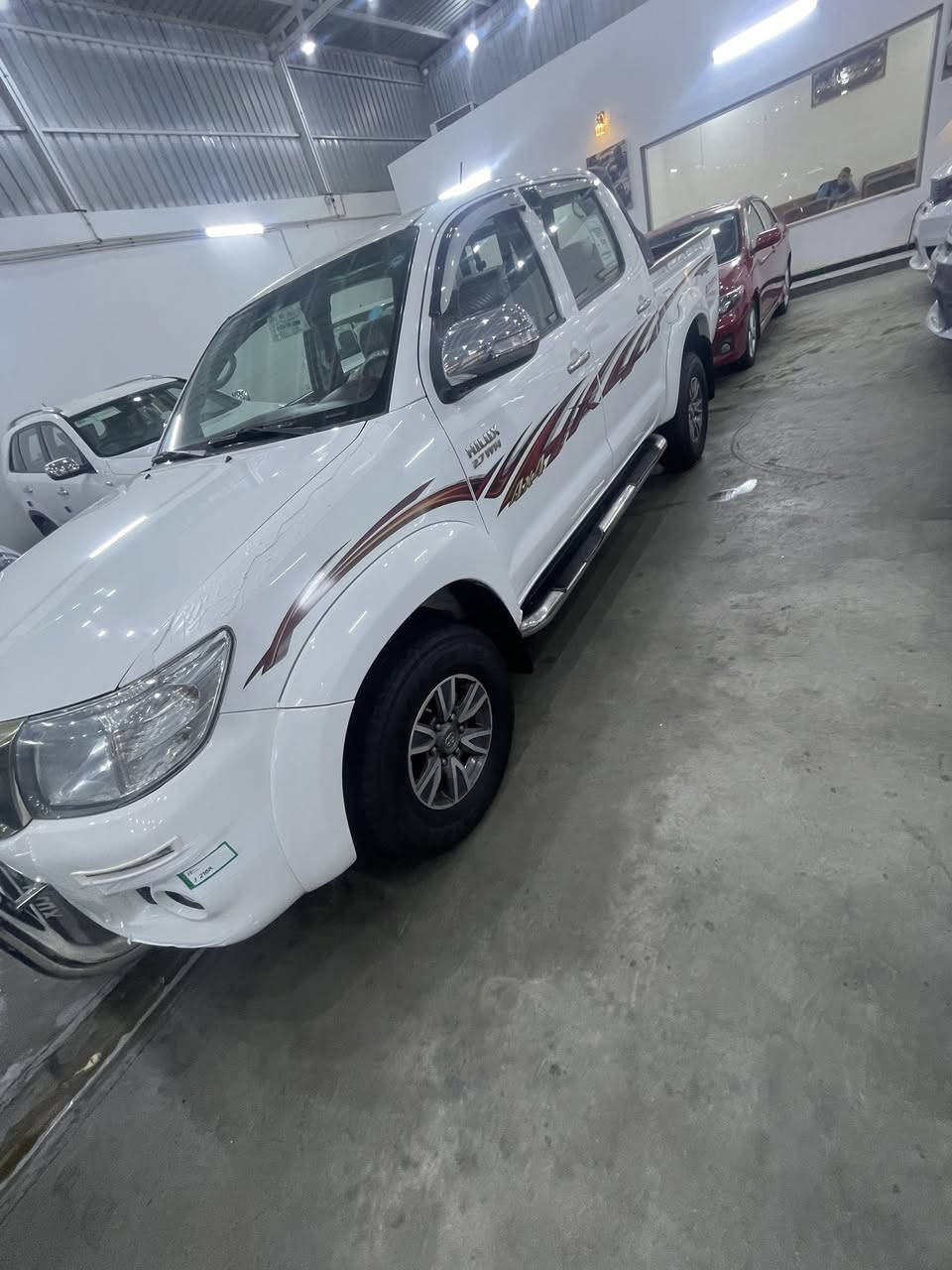 السلام عليكم بيكم هايلوكس موديل 14 اوتماتيك كفاله عامه حته من شخط ماشيه 200 الف السعر 235 للاستفسار ***********
