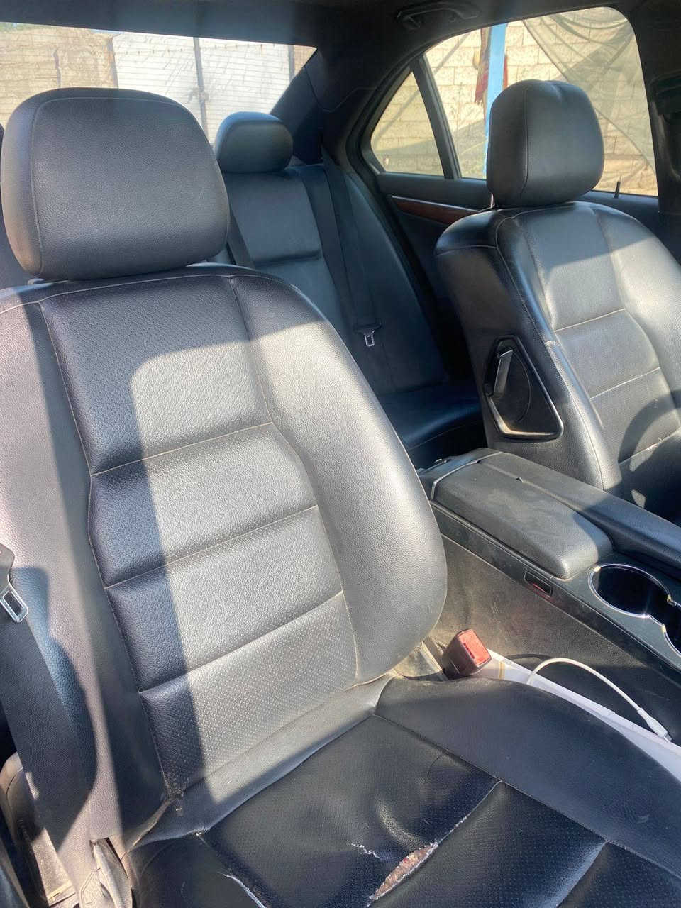 السلام عليكم مارسدس موديل ٢٠١١ مراوس فقط بستاركس خصوصي محرك ٦ سلندر منظومه تبريد جديده تخم تاير باتري جديد سياره ٤ قطع صبغ بدون دواخل وبيها سونا واذا عجبك انت افحص تلفون ***********
