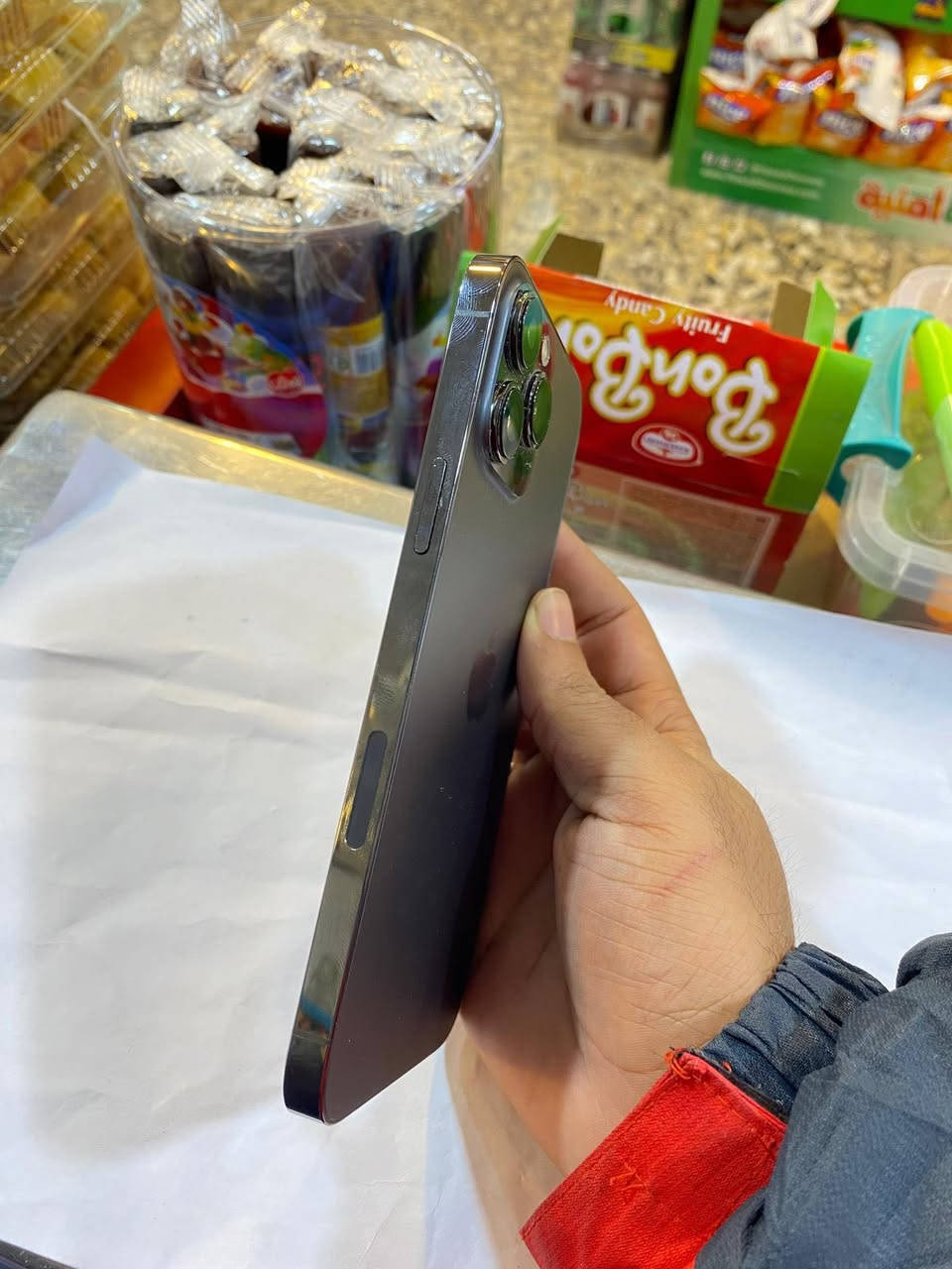 السلام عليكم ١٣برو ماكس البيع وتر برو ملحقات كامله السعر ٨٠٠وبي مجال التوصيل واتساب***********
