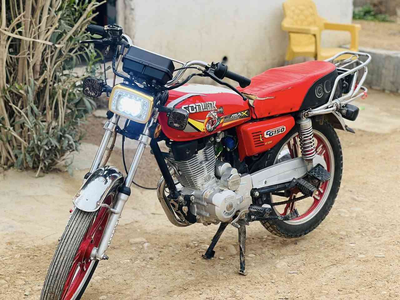 السلام عليكم دراجة سيفان 2023محدثة 25دراجة مكفولة من كلشي اوراق كامله دشبول ٢٥ دبلات جدد صلنصة رياضية كهربائيات كلها شغالة سلف هندر نكره ***********اتصل على رقم ودلل السعر 575وبي مجال للشراي
