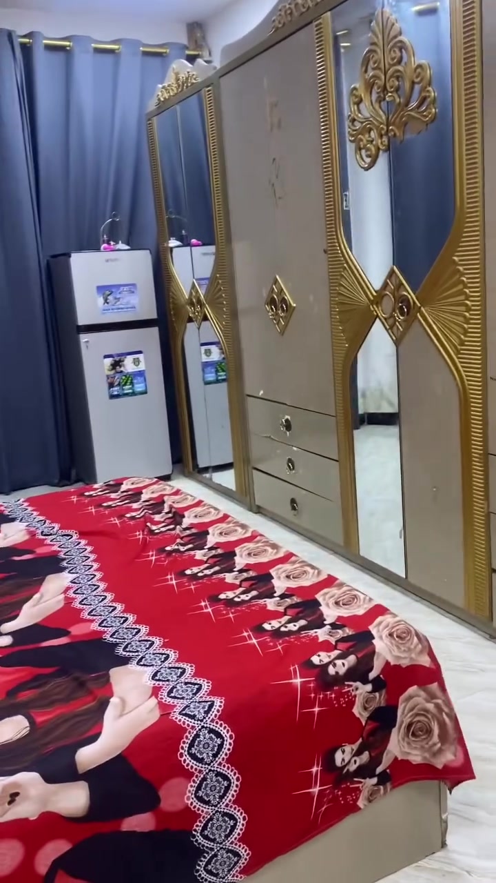 نفس ماهيه بدون فلاتر اليريدها يستفسر
وهاي السوادات صمغ مو عبالكم ضربات
