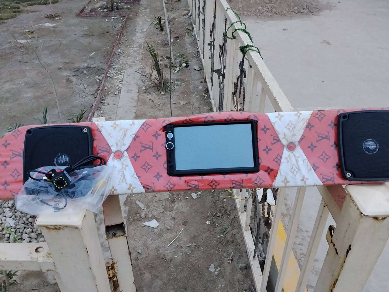 سلام عليكم للبيع دشبول شاشه لمس جديد ما مشدود يعرض وتنشد علي كامره سعر50واذا بدون كامرة40قفل رقم ***********
