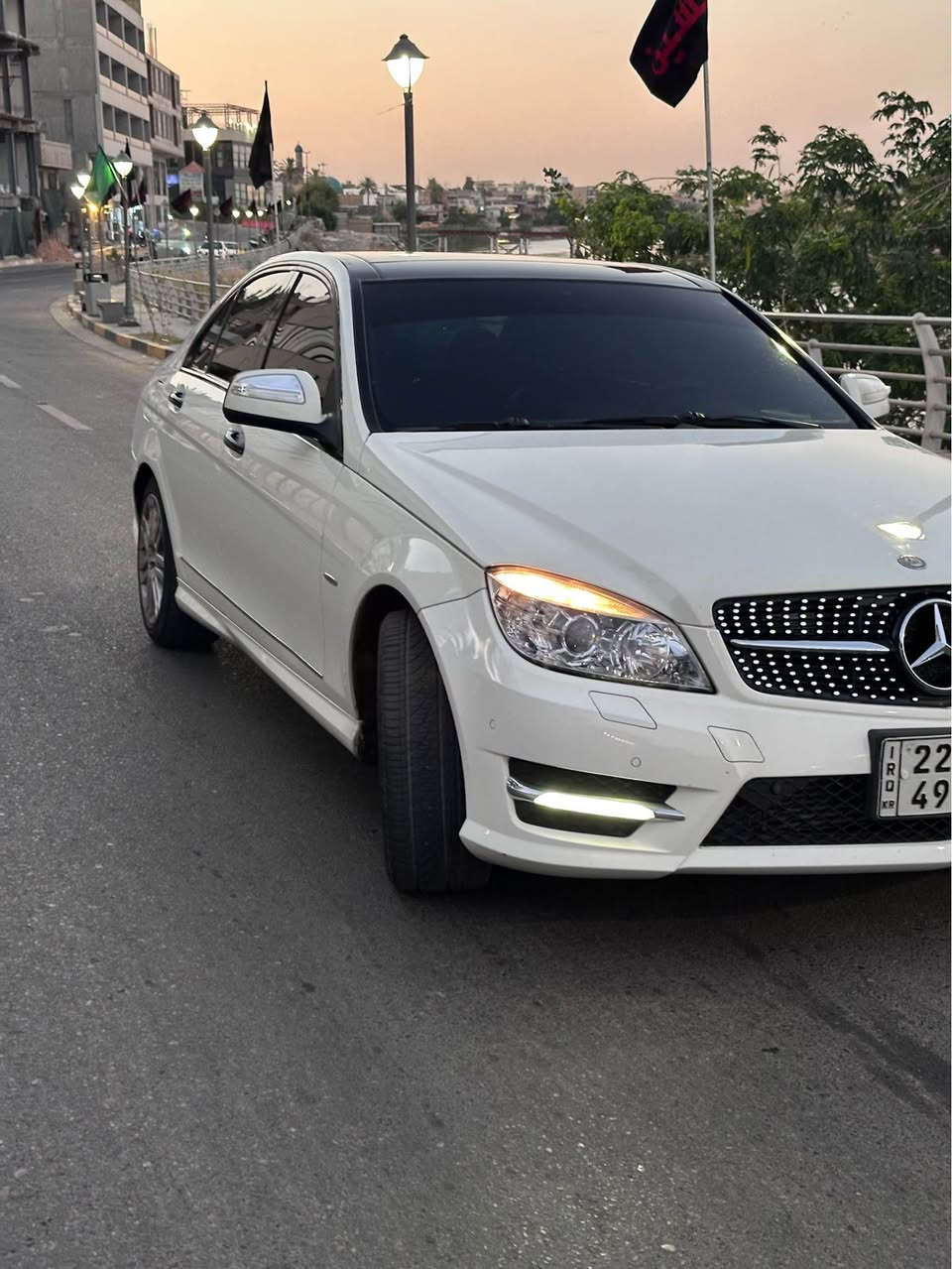 � للبيع مرسيدس C200 موديل 2008 🚘

* 🔹 اللون: أبيض
* 🔹 وارد خليجي
* 🔹 الرقم: أربيل
* 🔹 محرك 4 سلندر سوبرتشارجر
* 🔹 ناقل حركة أوتوماتيك
* 🔹 ماشية 360 ألف كم
* 🔹 السيارة نظيفة ومحافظ عليها، مكينة وكير بحالة جيدة، قيادة مريحة وثبات ممتاز، تبريد بارد ثلج غرفه نضيفه .
* 🔹 جاهزة للفحص وما تحتاج إلا نصيبها.
* 🔹السياره بانوراما مري شفط فول مواصفات 

💰 السعر المطلوب: 110 (قابل للتفاوض للجادين).

📞 للاستفسار أو المعاينة، التواصل على الخاص أو الاتصال.
***********

مرسيدس تجمع بين الفخامة والأداء، وسيارة تستحق المعاينة بغداد, العراق

