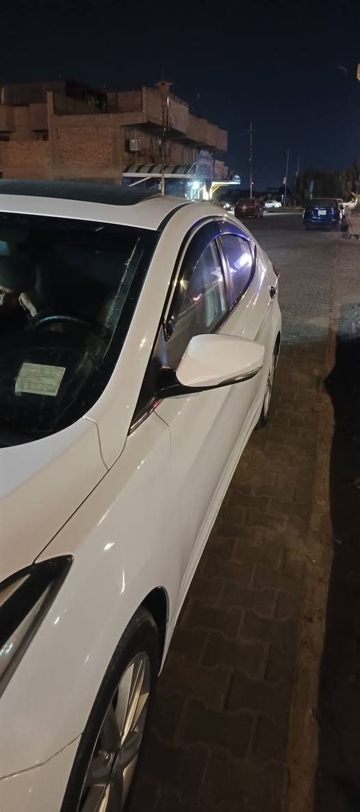 سلام عليكم سياره مكانها نجف لاشرف مديل 2016خليجي سعر 115بيها مجال قليل
سياره فتحه شاشه تحكمات مري شفط اشاير بل مري  سياره بيها مكانات صبغ قليله 
مكينه كير حداديه كهربائيات ادامه كامله عليه 
سياره دينار ماناقصها 
***********وتساب
