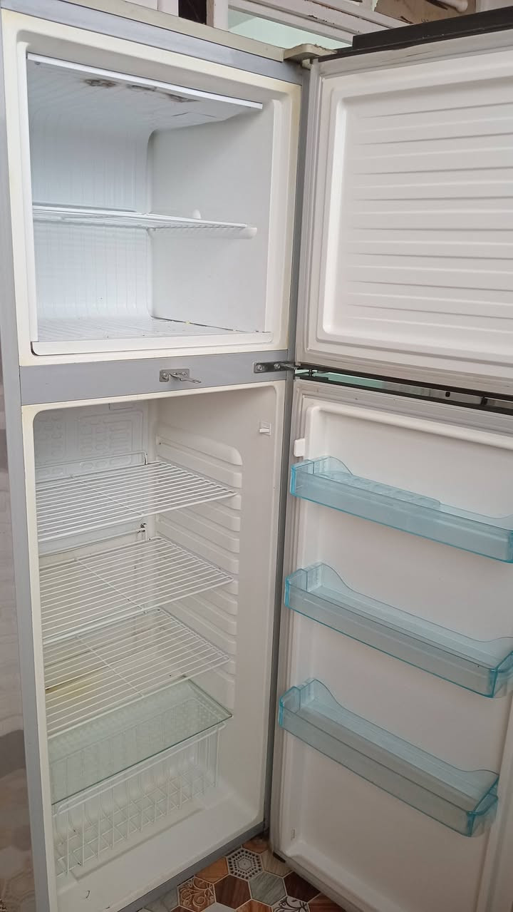 ثلاجه لبيع سعر 150
فقط ناقصها غاز


**إذا كنت صاحب هذا الإعلان وتريد حذفه لأي سبب، رجاءا أرسل رسالة إلى الدعم الفني**