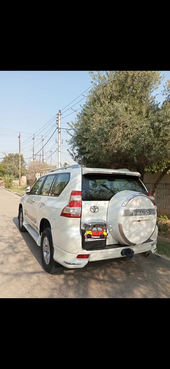 السلام عليكم 
برادو 
موديل 2013
كويتي 
محرك 6 سلندر 
دبل تانكي  
رقم بغداد 

مواصفات 
فتحت سقف سلايد 
بصمه ابواب + بصمه تشغيل
كشن جلد 

كشن كهرباء   
اشاير بلمري المري شفط 
لد نهاري 
تبريد 3 قطع + تبريد شاشه 
بغداد / الكرخ 295 $ بيها مجال 
***********
