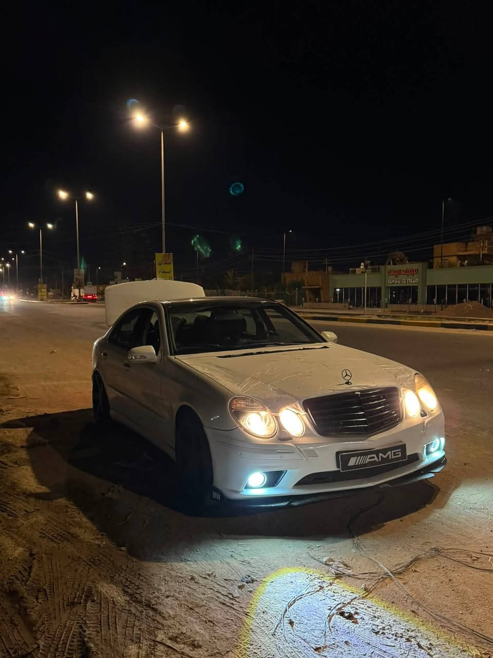 السلام عليكم
مارسدس W211. E350. 2006 
فول مواصفات السياره بيهه نواقص بسيطه مكينه وكير مكفولات تسجيل جديد قرار 102 كامله معامله صاعده هزه وفحص باقي بس تدفع كمرك وتدك لوحات مصبوغه حزام بالخارج بدون حادث قوي بيع مستعجل السعر 55 وبيهه مجال بسيط مكانهه ديوانيه مركز 
***********///***********
