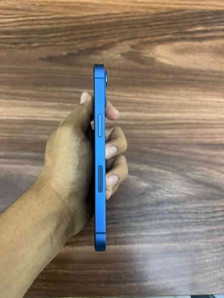 سلام عليكم iPhone 13 عادي للبيع بطارية 92 نظافة 100 جهاز مقفول السعر خاص مكاني بغداد ***********
