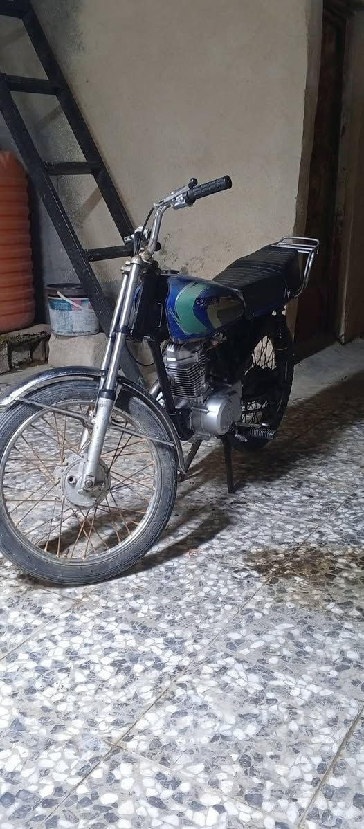 السلام عليكم نامه شلاجمه ادوات اورقها ضايعه مني رقم شاصي وبليته بيها سعرها 250 وبيها  مجال مكاني بصره 5ميل *********** مامتواجد ع نت محرك مفتوح
