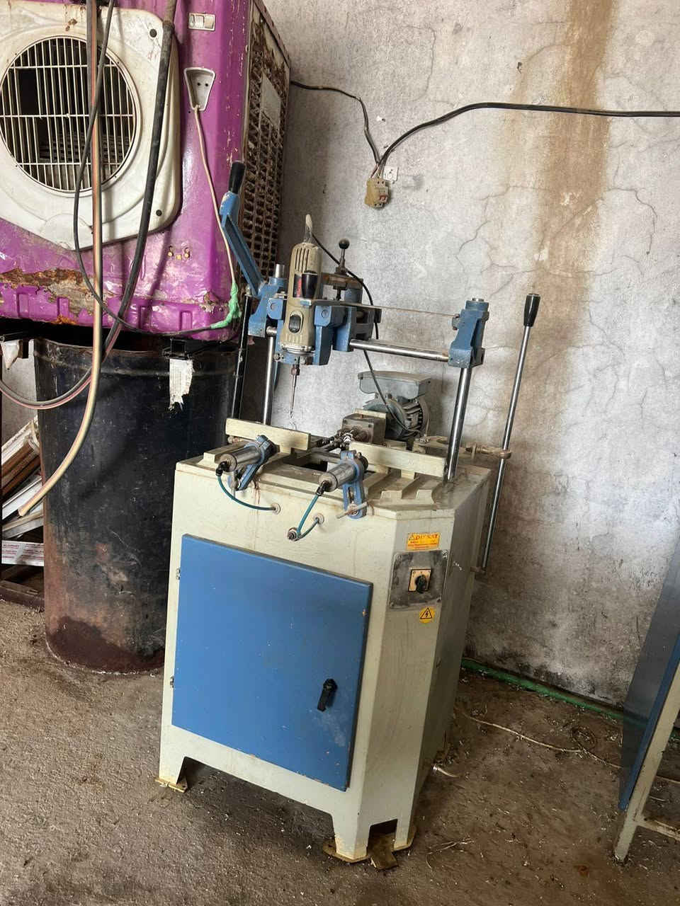 السلام عليكم
 للبيع معملpvc سنكل 5 قطع مع كمبريسر
مكائن المنيوم ومعواجه أركان قياس ٢١٠
اي استفسار الاتصال على الرقم  أو على الخاص في بابل الحله ***********
***********
