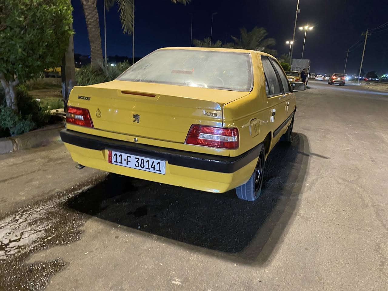 سلام عليكم بيجو لميس اكد موديل ٢٠١٦سياره مصفره هيئه وغرامات مكينه وكير وتبريد وصدر جديد مدوشمه تخم تاير شاشه جاهزه سياره سعرها ٤٠ مكاني بغداد جسر ديالى ***********
