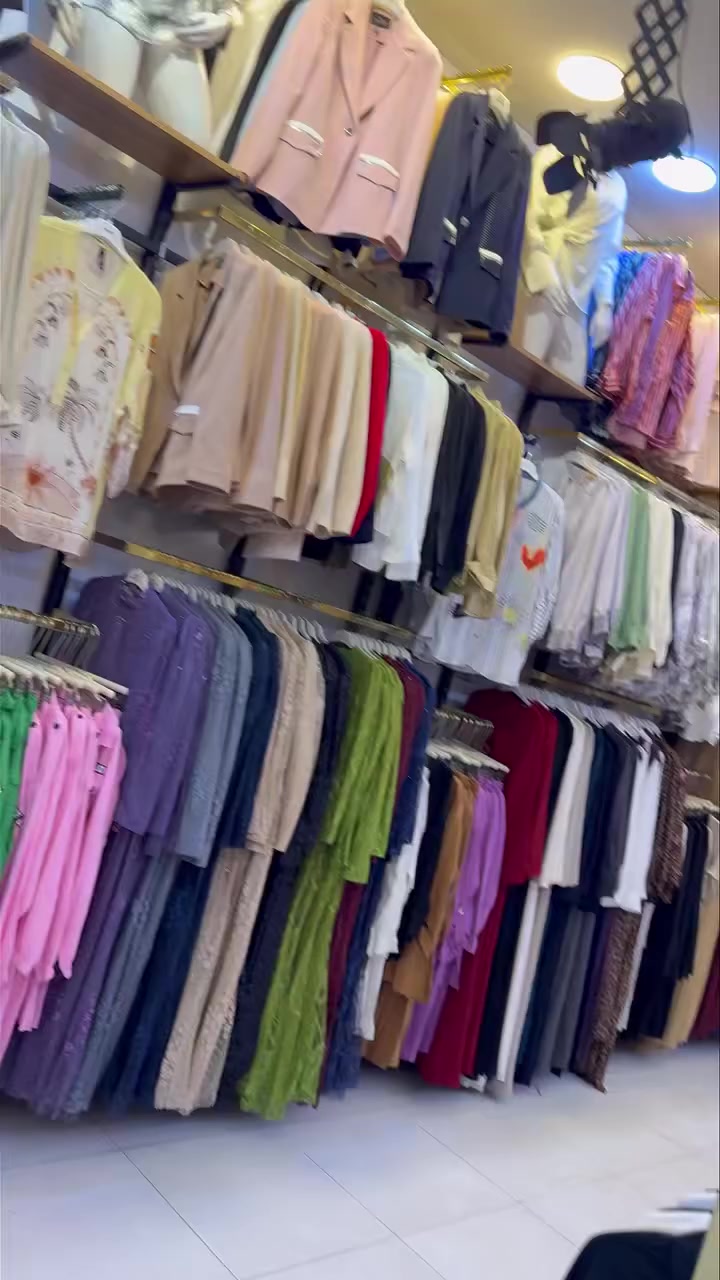 🔥الموسم  الصيفي … قوي ! 🔥
🧥 أحدث الموديلات النسائية
💥 جودة ✖️ أناقة ✖️ سعر يناسب الكل
📏 القياسات متوفرة 
📦 توصيل لكل محافظات العراق
📲 *********** 
📍كربلاء شارع سناتر 
📍 الجمعية قرب مطعم مرام  

👕 لبسج يفرض حضورج وين ما تروحين!😎
