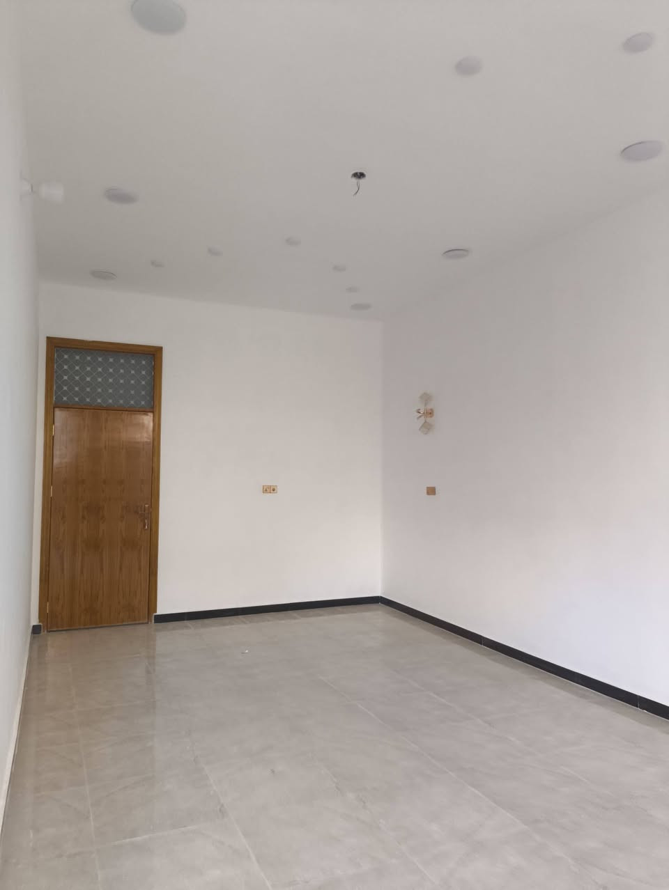 🏢دار للبيع طابو صرف جاهز للتحويل : 
حي نهاوند الاولى قرب المستوصف 🏢المساحة: ( 200متر )
جديد فارغ حالياً يتكون من غرفتين وصاله ومطبخ واستقبال وصحيات داخلية وخارجية 
مكتب عقارات هدى ميسان 🏡عنوان المكتب حي نهاوند 
المكتب مجاز  من قبل الدوله
للاستفسار الاتصال رقم الهاتف 
        او مراسله واتساب 📞
*********** ضياء ابو اميرالكعبي 
***********
ملاحظه: توجد لدينا عروض أخرى في محافظه ميسان مركز المحافظه
