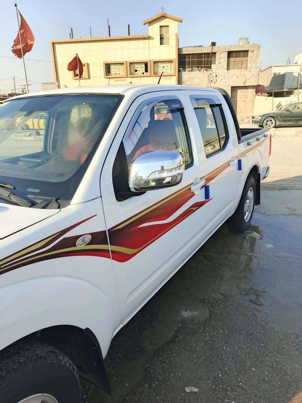 السلام عليكم نيسان نيفارة السياره مجفته جديد موديل 2012 السيارة بأسمي عليها تخم تاير جديد والسياره نضيفة ما ناقصها كلشي
بيها فقط طخة بالباب الخلف الصدر ومصلحة مكان السياره بغداد الامين ( السعر ) 130 
للاستفسار : ***********
***********
