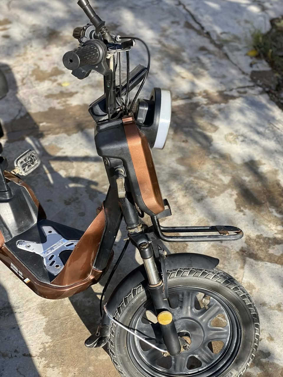 السلام عليكم بايسكل شحن للبيع كله كامل بطاريات جدد عل فحص كله شغال اي نقص مابي حجم ١٦ مكان ديالى بعقوبه التواصل خاص او رقم (***********) السعر ٢٢٥ بي مجال
