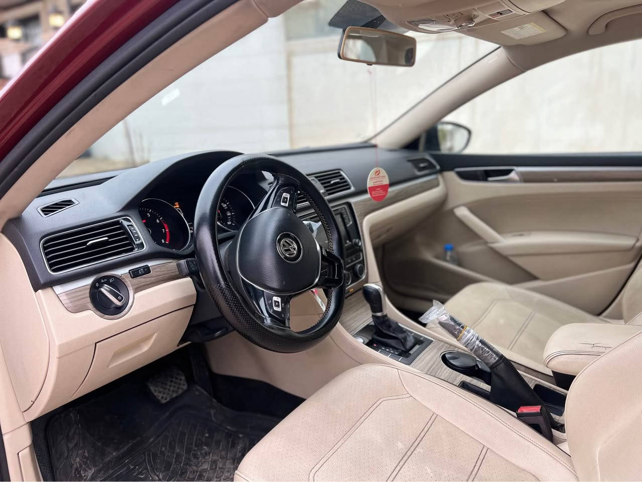 ڤۆلکس وەگن پاسات
مۆدیل:-٢٠١٨
رەنگ:- مارۆنی
ماوەێ رۆشتن :- ١٠٥میل
پارچەێ رەنگ کراو :- کلین تاێتل ، بەس دۆسەێی سبوخە ، یەک بست تەحدیل 
موەسەفات :- ێێس ێئ پلس ، بەسمە ، سلاێت ، فۆرمیکە ، کوشن جلد ، کوشن کارەبا ، کوشن هیتەر 
شاشە گەورە ، کامیرە ، دەرگا بەسمە .
حجم مەکینە:- ٢٠ تۆربۆ 
ـــــــــــــــــــــــــــــــــــــــ
سەیارەکە جاهیزە ، گێر و مەکینە بە شەرت نە کراوەتەوە بە شەرت ، تەبرید بە شەرت ، غرامە بە شەرت تەحویل بە شەرت ، رەقم و سنەوی نوێ ، گۆرێنەوەش دەکەێن 
بۆ زانیاری زیاتر پەیوەندە بەم رەقەم تەلەفۆنەوە بکەن 
کۆرەک :- ***********
ئاسایە :-***********
واتساپ و ڤایبەر مەوجودە لەسەر کۆرەک أربيل, العراق
