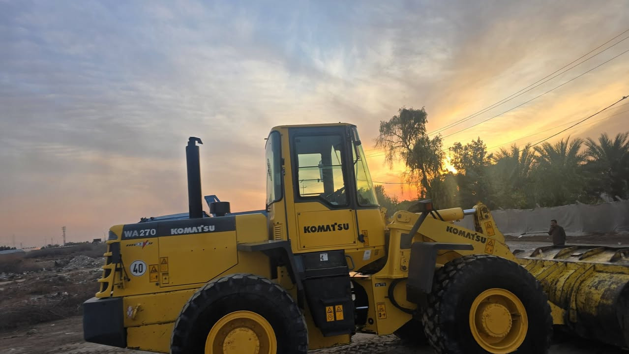 السلام عليكم ورحمة الله وبركاته
للبيع شفل كوماتسو حجم 270
موديل 2001 رقم أربيل باسمي هزه جديده وبراد جديد 
شفل كفاله مكينه كمنز سته سلندر 
مكانه بابل جبله 
***********
***********
