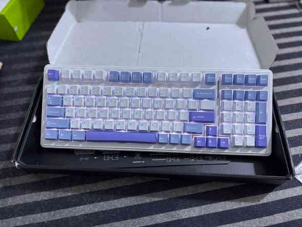 السلام عليكم من رخصة الادمن 
للاستفسار 

واتساب ***********

تتوفر خدمة توصيل

كيبورد 

AULA F108pro 

سعره 100 وبيه مجال 

كيبورد AULA F99 

سعره 75 الف وبيه مجال

سماعه لوجتك برو اكس 
سعرها 125 وبيها مجال
