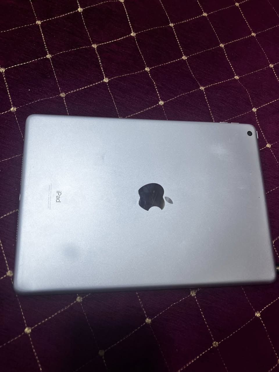 ايباد 9 نظافه 100% ذاكره 64 للبيع سعر (220) الف +شاحنه وياه 
***********
